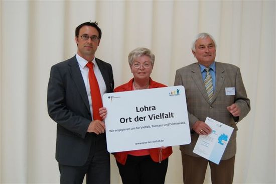 Sören Bartol gratuliert Elfriede Köhler und Werner Oertel